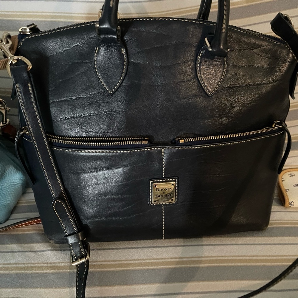 Dooney & Bourke dk navy Med satchel in used condition with a makeup stain inside